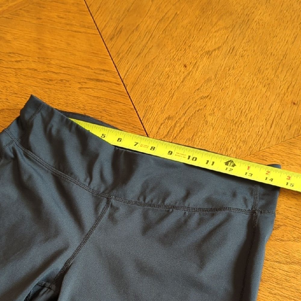 Nike Dri-Fit Women's Black Cropped Leggings - Picture 8 of 9